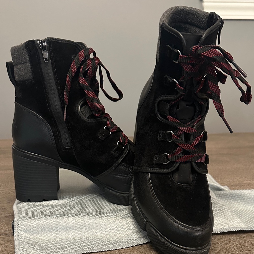 Naturalizer Black Leather Heeled Boots